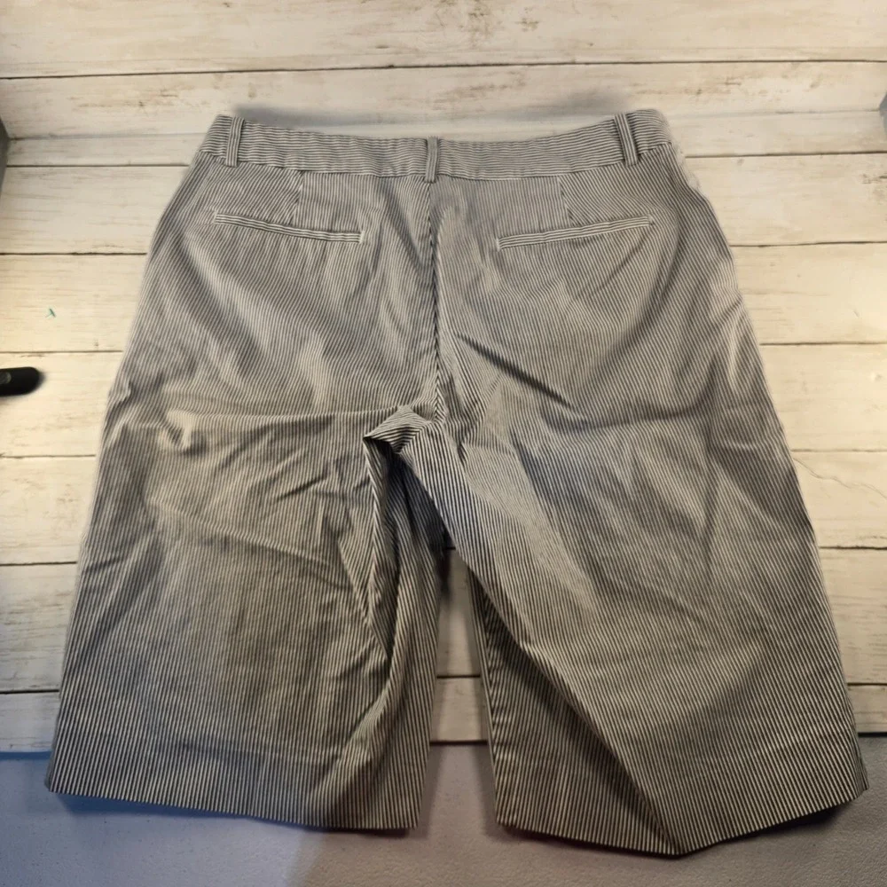 Lauren Ralph Lauren Active Womens Navy White Pinstripe Shorts Size 8 S0607